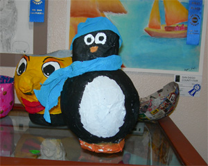 Paper Mache Pinguin